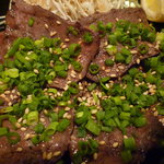 炭々苑 - やっぱ焼肉屋さん仕込みのタン塩は旨いね（＾0＾）