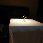 レフェルヴェソンス - テーブル席。コーナー。だからお店全体が見渡せる(2016/5)