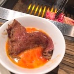 焼肉 ジャンボ - 名物野原焼き★
      卵にくぐらせていただきます。
      とろーり極上！