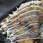 きんぎょぎんぎょ - 半分に折るのが特徴の三津浜焼き