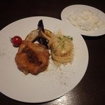 欧風料理屋ビストラ - チキンソテー、サラダ、スープ、ライス（パン）付１０００円