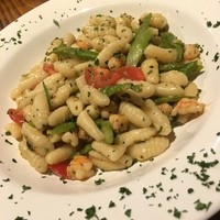 トラットリア ダイ パエサーニ - エビとアスパラのパスタ