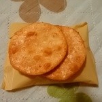 もち吉 - 絶品チーズ煎餅