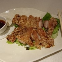 南国酒家 原宿本店 - 一晩漬けた鶏ももの揚げたもの