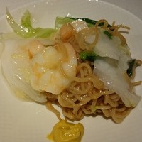 南国酒家 原宿本店 - あんかけ焼そば取り分けたもの