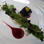 プレゼンテ スギ - 2016.５ フォアグラの境界線　アマレッティとビーツのソース　ドレッシングは粒状！