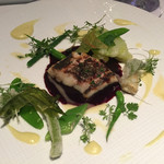 オテル・ド・ヨシノ - 和歌山県産イサキのグリエ ソース ヴァン ルージュ