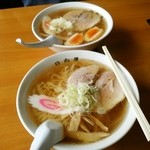 青竹手打ラーメン 日向屋 - ラーメン大盛と卵トッピング！