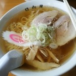 青竹手打ラーメン 日向屋 - ラーメン大盛アップね、スープが透明ですねぇ～！