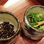 滋味 康月 - 【2016.5】筍と近江牛の小鍋の薬味（粒胡椒＆山椒葉）