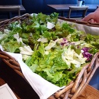 BISTRO FAVORI 代官山 - かご盛りグリーンサラダだが…