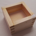 日本ばし さく間 - 【レセプション時】店主の先輩が開店祝いに贈られた「黒龍　樽」
      