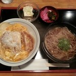 四谷朝日屋 - かつ丼セット 930円