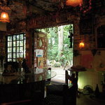 登六庵 - 店内から庭を望む