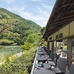 Saryou Hassui - 店内からは嵐山、保津川の絶景を一望していただけます。
