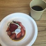 ル・シュクレクール - モンテベロの、タルトフレーズ　650円と、サービスの珈琲。