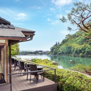 Special seats to enjoy Arashiyama