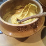 平澤かまぼこ - からしは釜めしの容器に