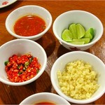 Coca Restaurant - 2014/4タレ、チリ、ニンニク、マナオ