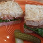 ネイバーフッド アンド コーヒー - クラシック ハム & チーズ サンドイッチ
      