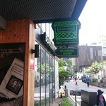 BEANS BINS COFFEE - お店の入口