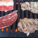 浅間農場 勝手に焼肉 - 左、バラ・ツラミ
      右、牛タン