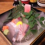 俺の魚を食ってみろ!! - (2016/5)｢俺の玉手箱｣ 刺身7種盛り。本日のメインは、本鮪中トロ!!
