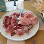 Trattoria Perla Cafe - プロシュット・クルード(prosciutto crudo)、プロシュット・コット(prosciutto cotto)、コッパ(coppa)、サルシッチャ(salsiccia)