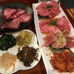 和牛炭火焼肉ビストロ 飛び牛 - 