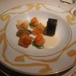 ロオジエ - ブルターニュ産テュルボのヴァプール茄子のピューレ甘海老のタルタルと生ウニを添えて