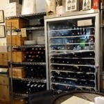 トラットリア バール イル ポルトローネ - 雑然とした店内