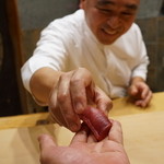 初音鮨 - まぐろ漬け中トロ