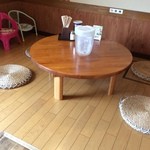 あづまや - 小上がりテーブル席