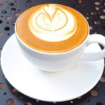 Urth Caffé - カフェラテ(ミディアム) 580円