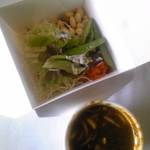 オモヤキッチン - カレーセット：カレールーは別パックで副菜たっぷりの玄米ご飯のBOX　Takeout　¥550（店内飲食より¥100引）　2016.5