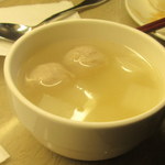 Taipei International Airport VIP Lounge - 大根と魚蛋のスープ