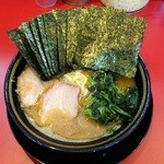 家系ラーメン たつ家 - ラーメン650円麺硬め。海苔増し80円。