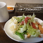 リーノ バンビーノ - サラダ盛り付け＋ホットコーヒー　1605