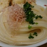 つやつやでコシの強いうどん