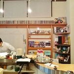 東京担担麺本舗 ゴマ屋 - 沢山のCDを在庫している♪