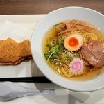 やきもの本舗 鯛あん吉日 - 料理写真:2016年版・冷し和風ラーメン(380円)＋ビーフカレーたい焼き(期間限定品140円)　※いずれも8%込