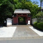 カフェテラス回向院 - 回向院　バス通りから見た