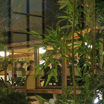 東京 芝 とうふ屋うかい - 窓から見えるお向かいのお部屋