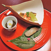 東京 芝 とうふ屋うかい - 春らしい鯛の桜寿司が美味〜♬