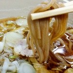 もつ焼串 山形肉問屋センター - 肉そば　甘系のつゆが絡みます