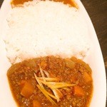 カマル - コンビネーションカレー「レモンポークキーマカレー」＋「バターチキンカレー」