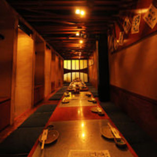 最大36人収容可能な掘りごたつ