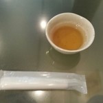 そば処 よし木 - 蕎麦茶とおしぼり