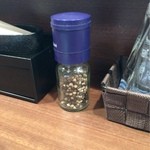 中華蕎麦 葛 - 胡椒 やはり途中から加えるとイケる