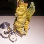 ロオジエ - コルクのオブジェ（16の秘密の1つ）と塩と胡椒かな？